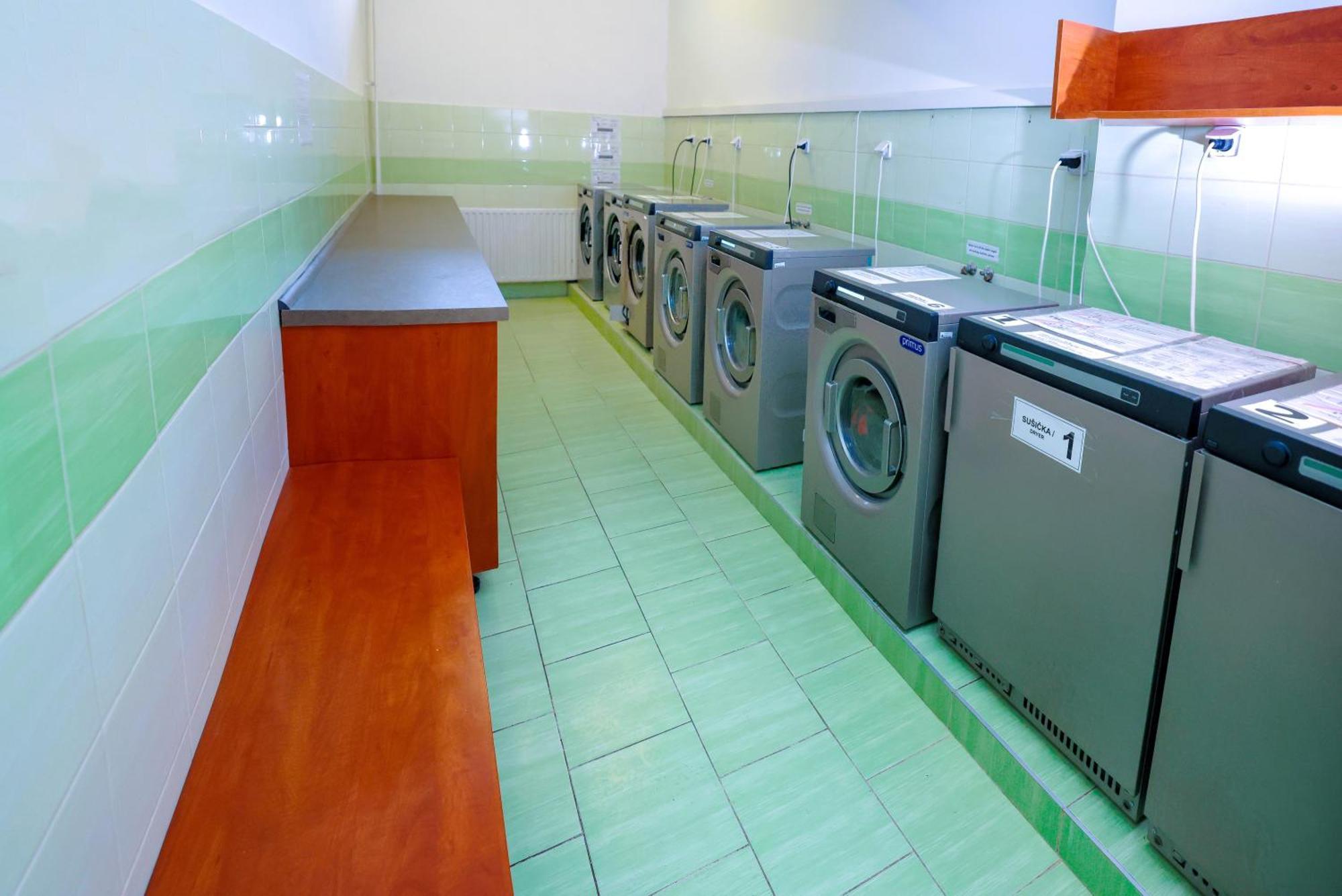 Eislerova Kolej Jarov Hostel Прага Екстериор снимка