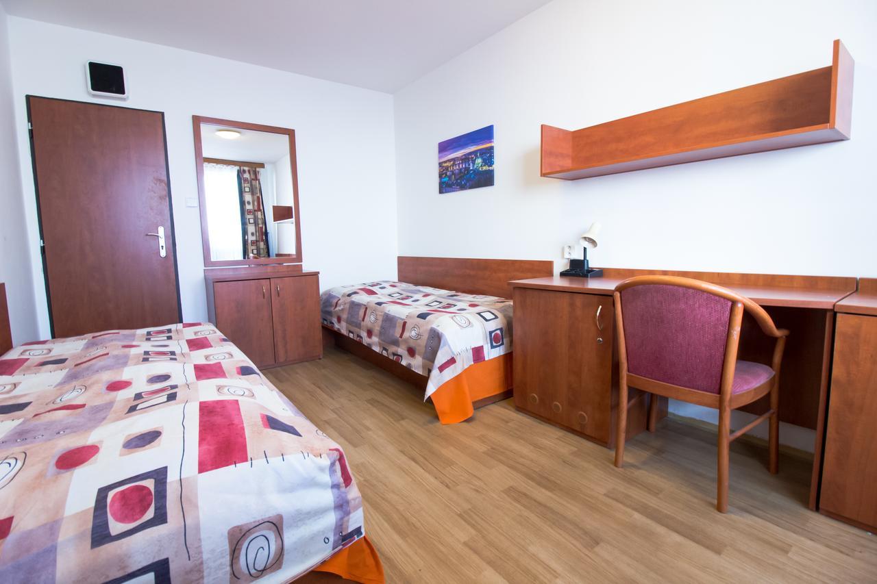 Eislerova Kolej Jarov Hostel Прага Екстериор снимка